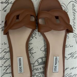 Preowned excellent condition only worn 1X.   Runs small like a 7.5-8